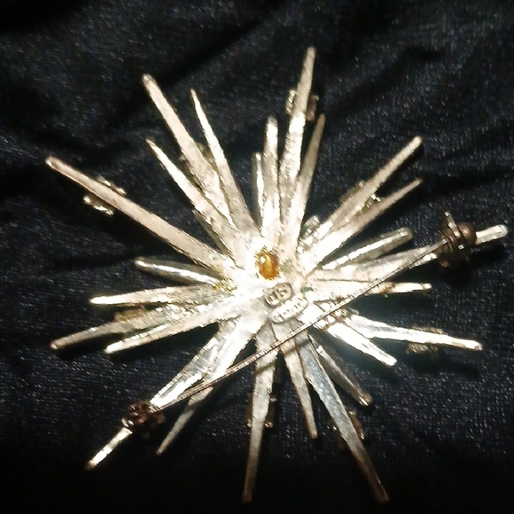 Avon Gold and Silver Starburst Pin Brooch - Picture 2 of 4